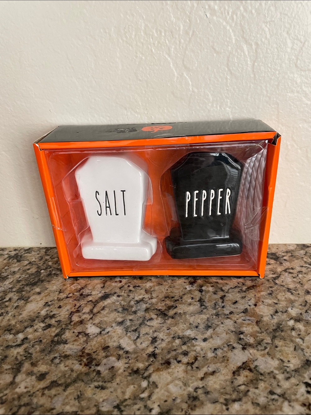 Monochrome Salt & Pepper Shaker Set - Black and White Ceramic